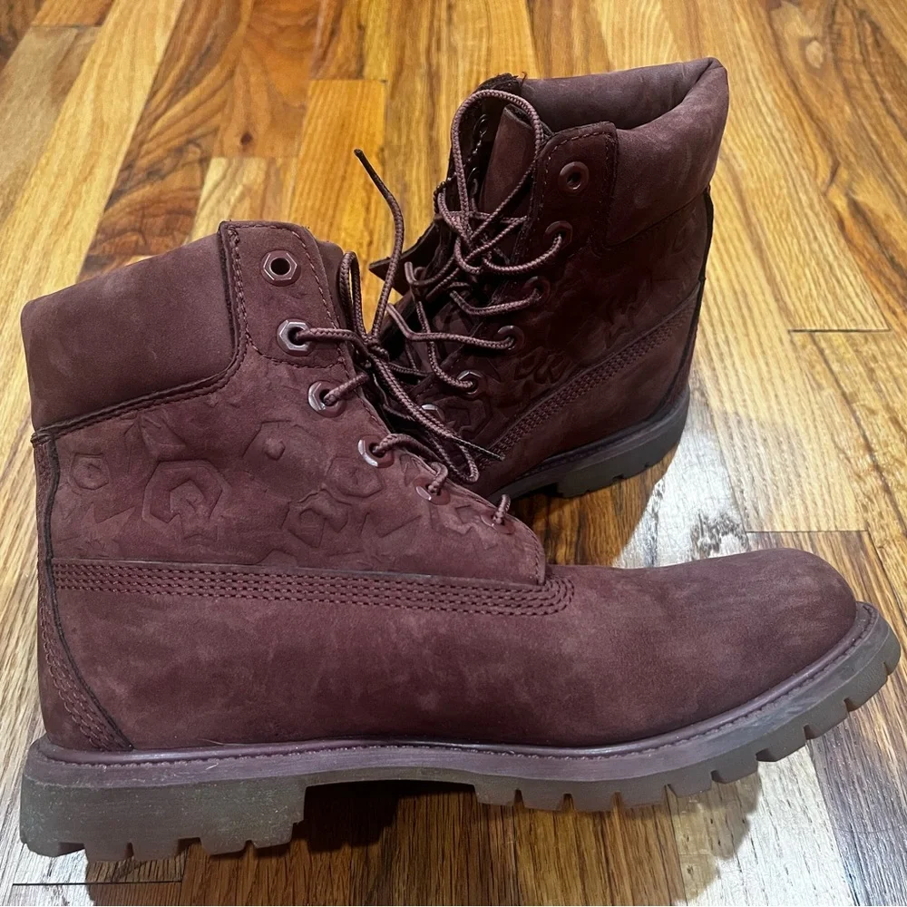 Women’s Red Velvet Timberland‎ Leather Boots Size 8.5 Some Stains see pictures